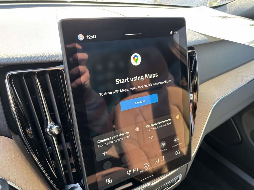 New 2026 Volvo XC60 B5 Plus w/ Protection Package Premier image 18