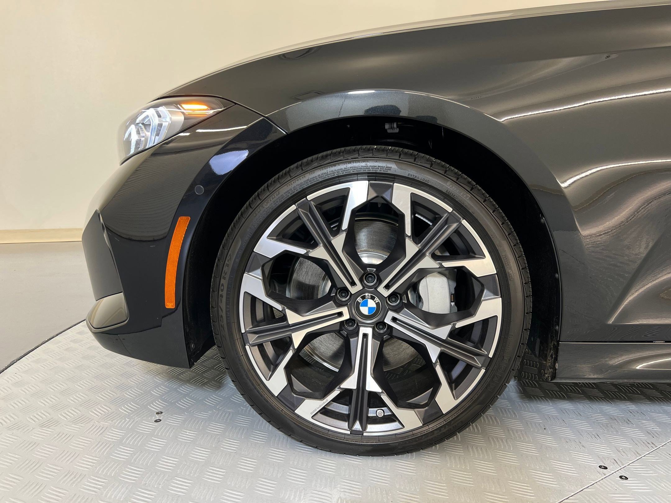 Used 2025 BMW 330i xDrive Sedan w/ M Sport Package AWD/4WD image 10