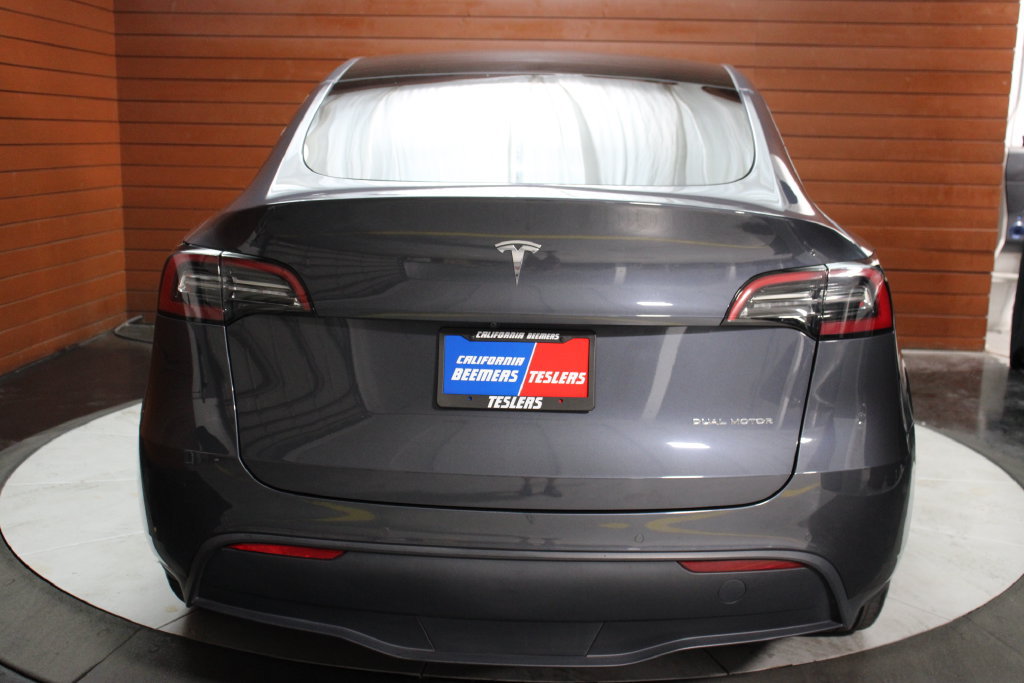 Used 2022 Tesla Model Y Long Range AWD/4WD image 2