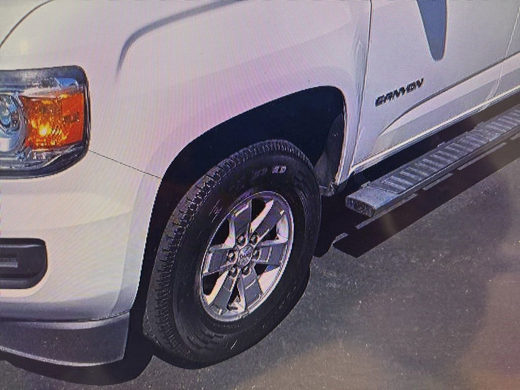 Used 2019 GMC Canyon 2WD Crew Cab w/ Convenience Package image 2