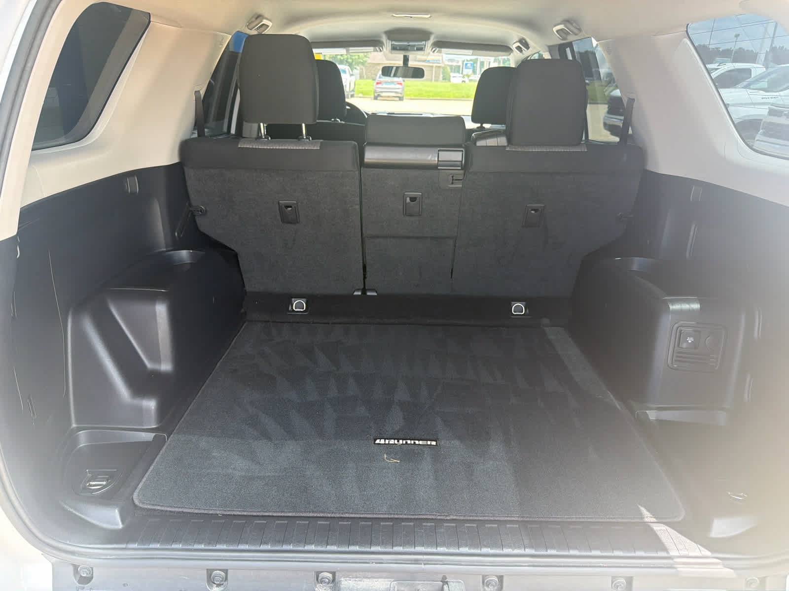 Used 2019 Toyota 4Runner SR5 AWD/4WD image 26