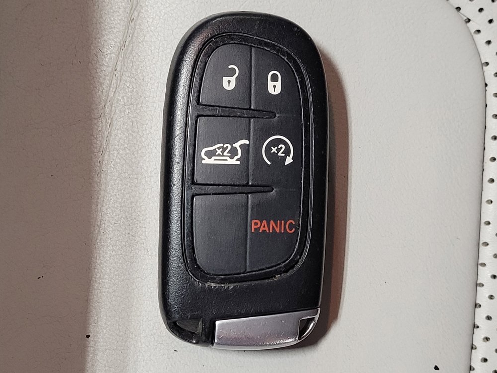 Used 2019 Jeep Cherokee Limited FWD image 32