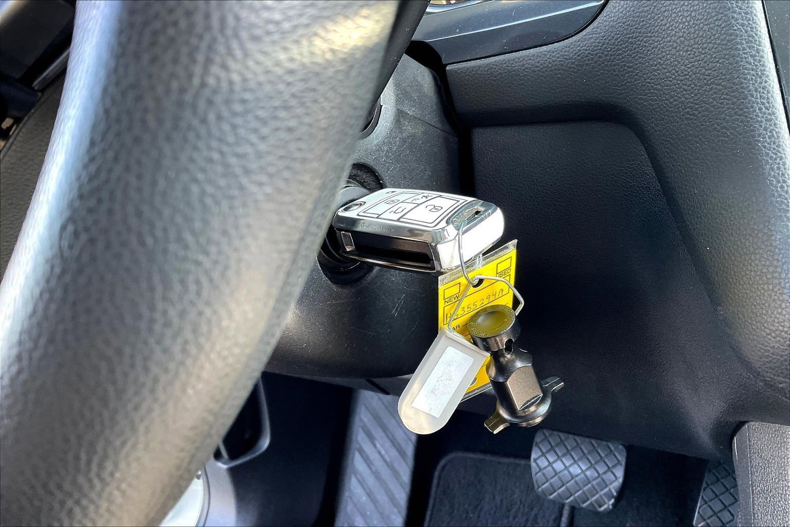 Used 2020 Volkswagen Tiguan S image 36