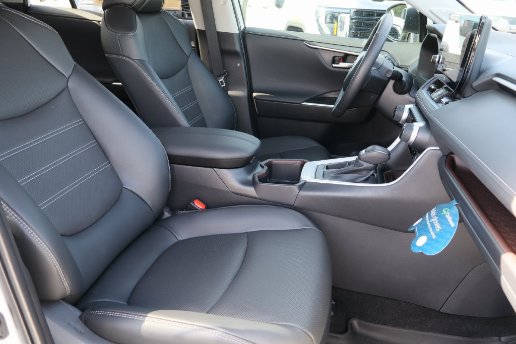 Used 2025 Toyota RAV4 Limited w/ Advanced Technology Package FWD image 29
