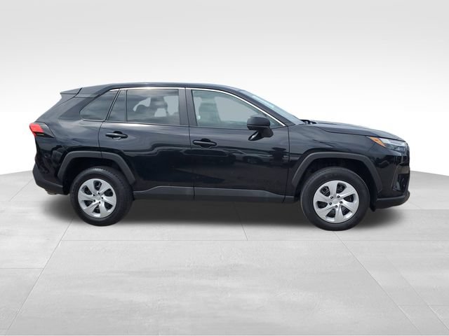 Used 2024 Toyota RAV4 LE AWD/4WD image 3
