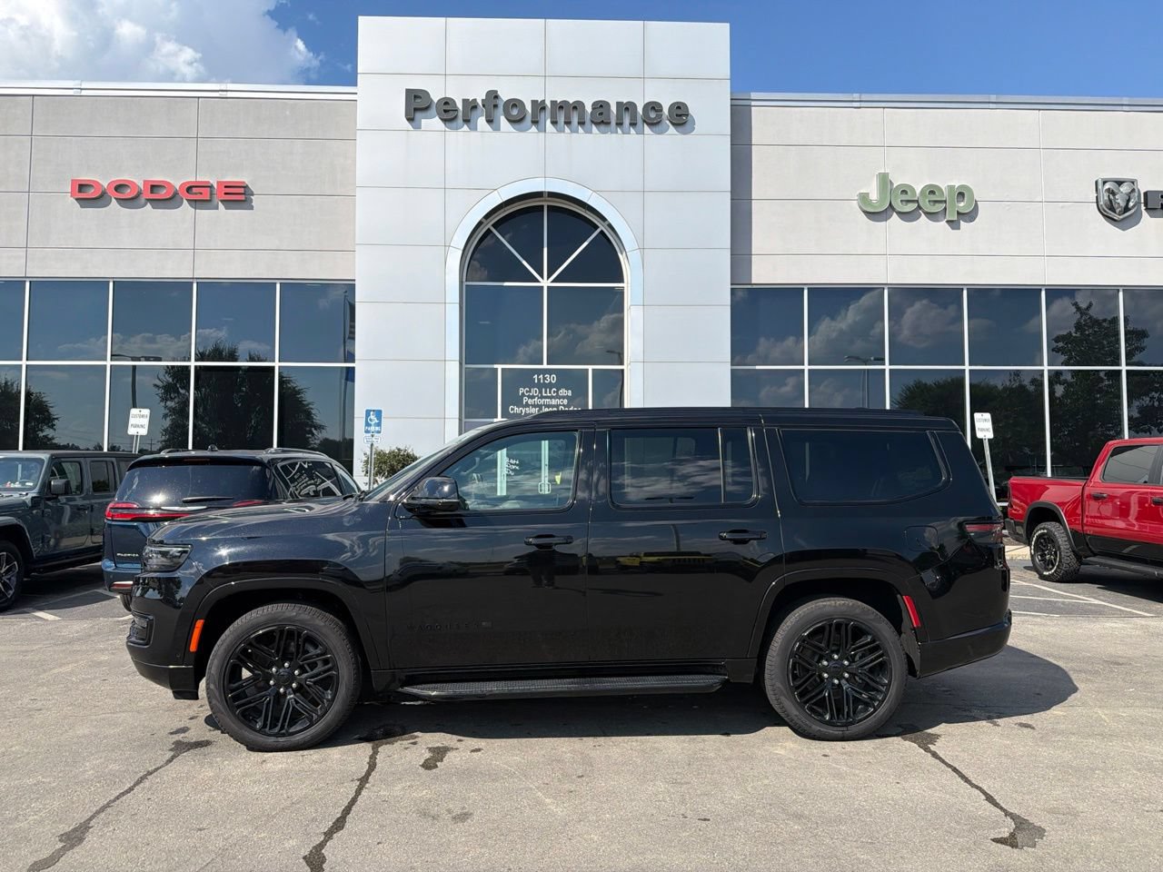 Certified 2024 Jeep Wagoneer Series II AWD/4WD image 5