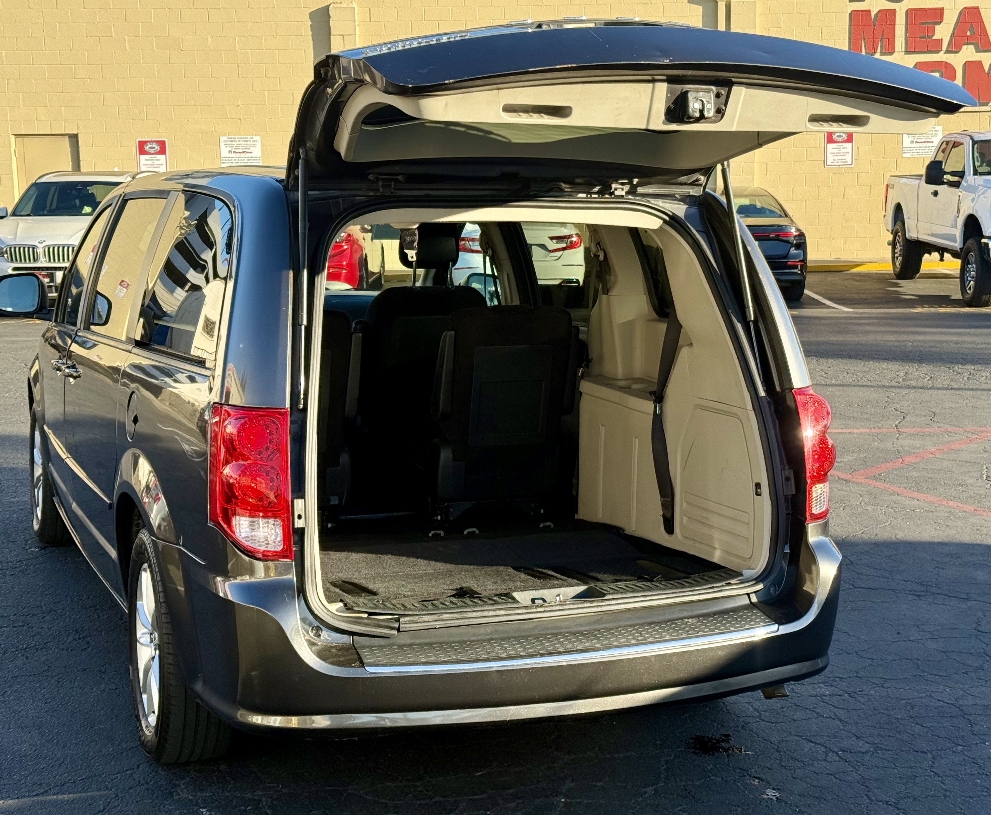 Used 2016 Dodge Grand Caravan SE w/ Quick Order Package 29E SE FWD image 19