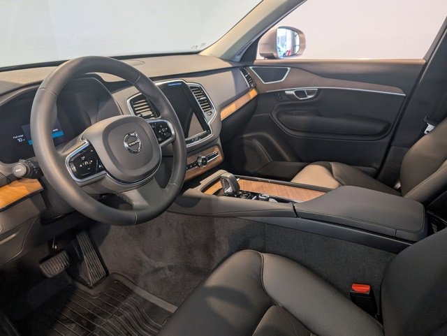 Used 2024 Volvo XC90 B6 Plus w/ Protection Package Premier image 14