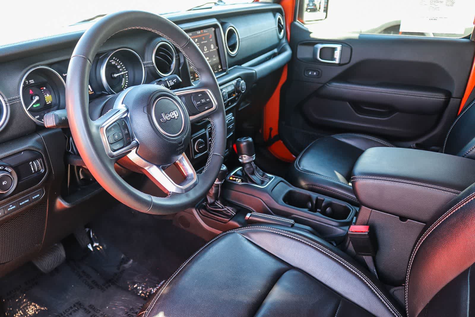 Used 2023 Jeep Wrangler Unlimited Sahara AWD/4WD image 17