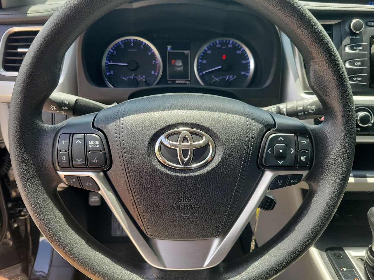 Used 2019 Toyota Highlander LE FWD image 17