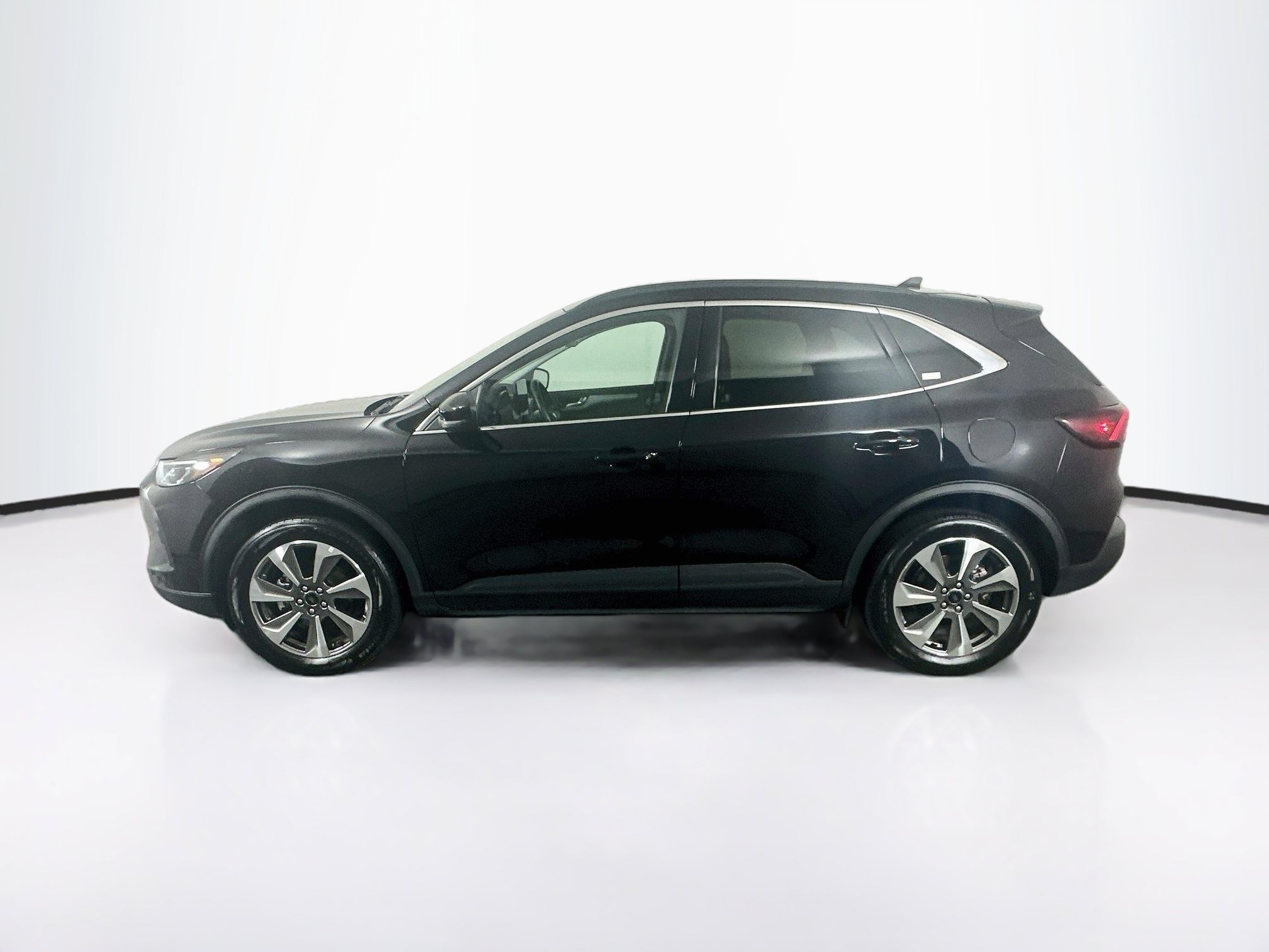 Used 2025 Ford Escape Platinum AWD/4WD image 4