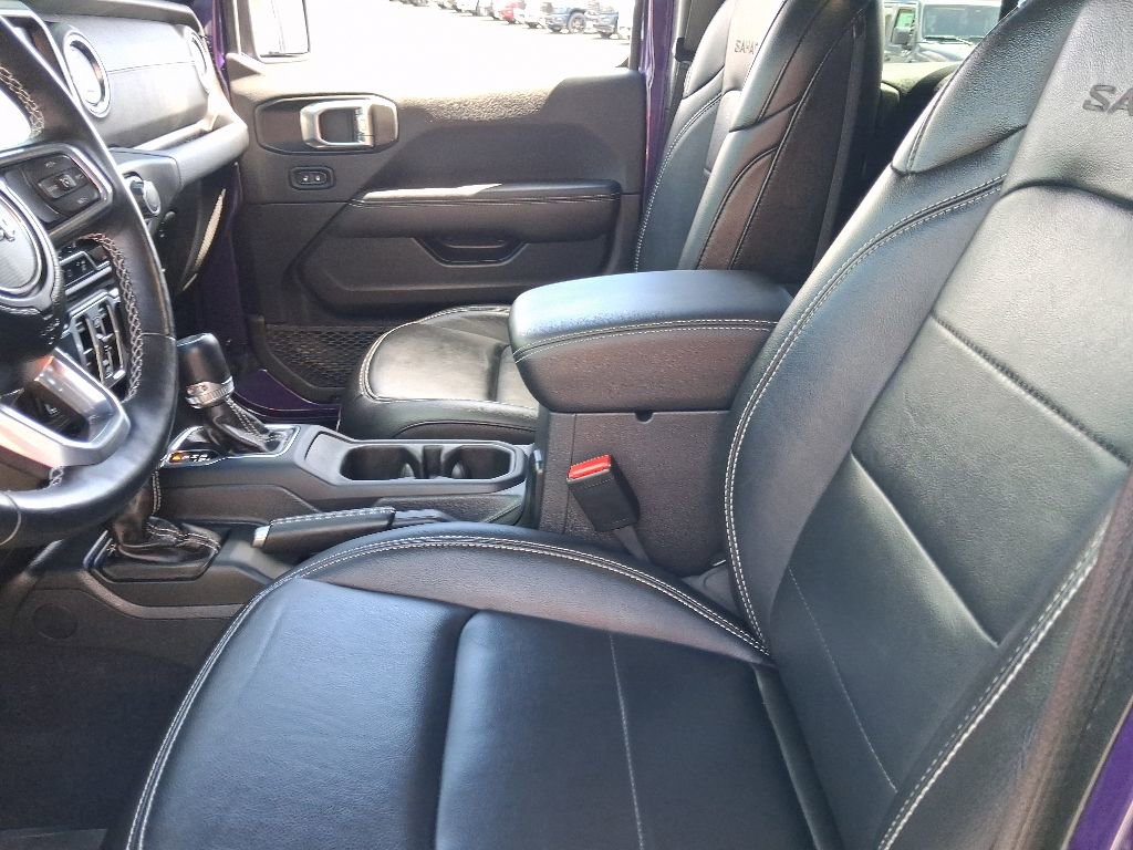 Used 2023 Jeep Wrangler Unlimited Sahara w/ Cold Weather Group AWD/4WD image 23