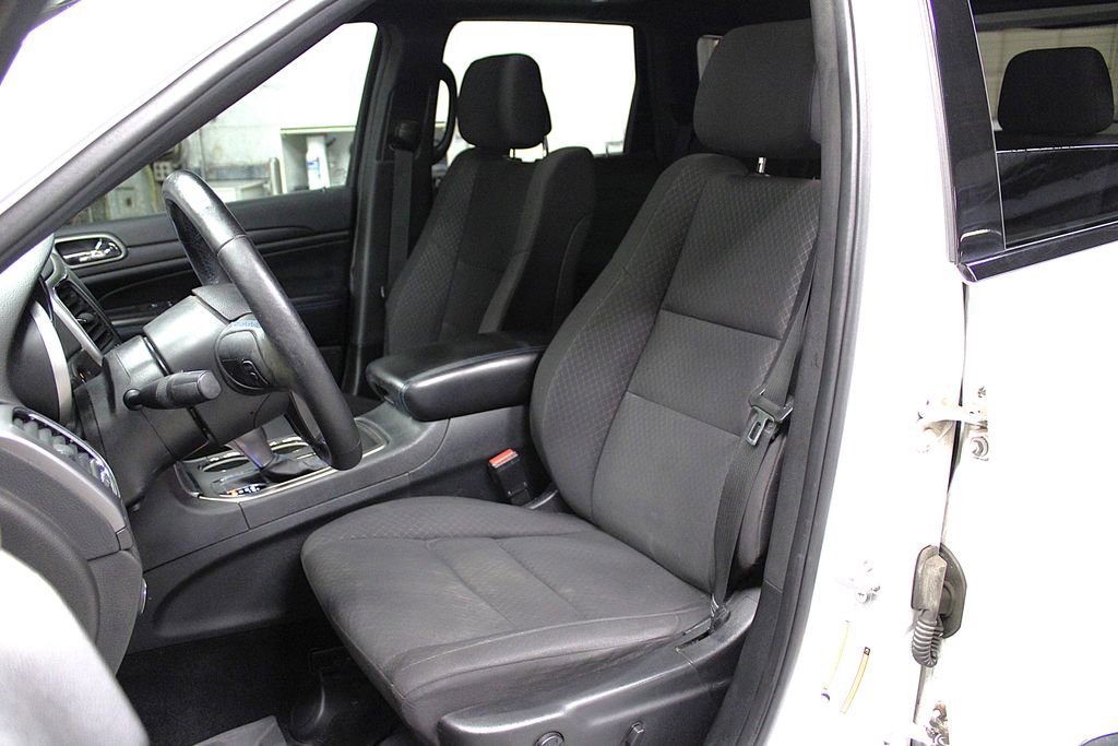 Used 2018 Jeep Grand Cherokee Laredo AWD/4WD image 28