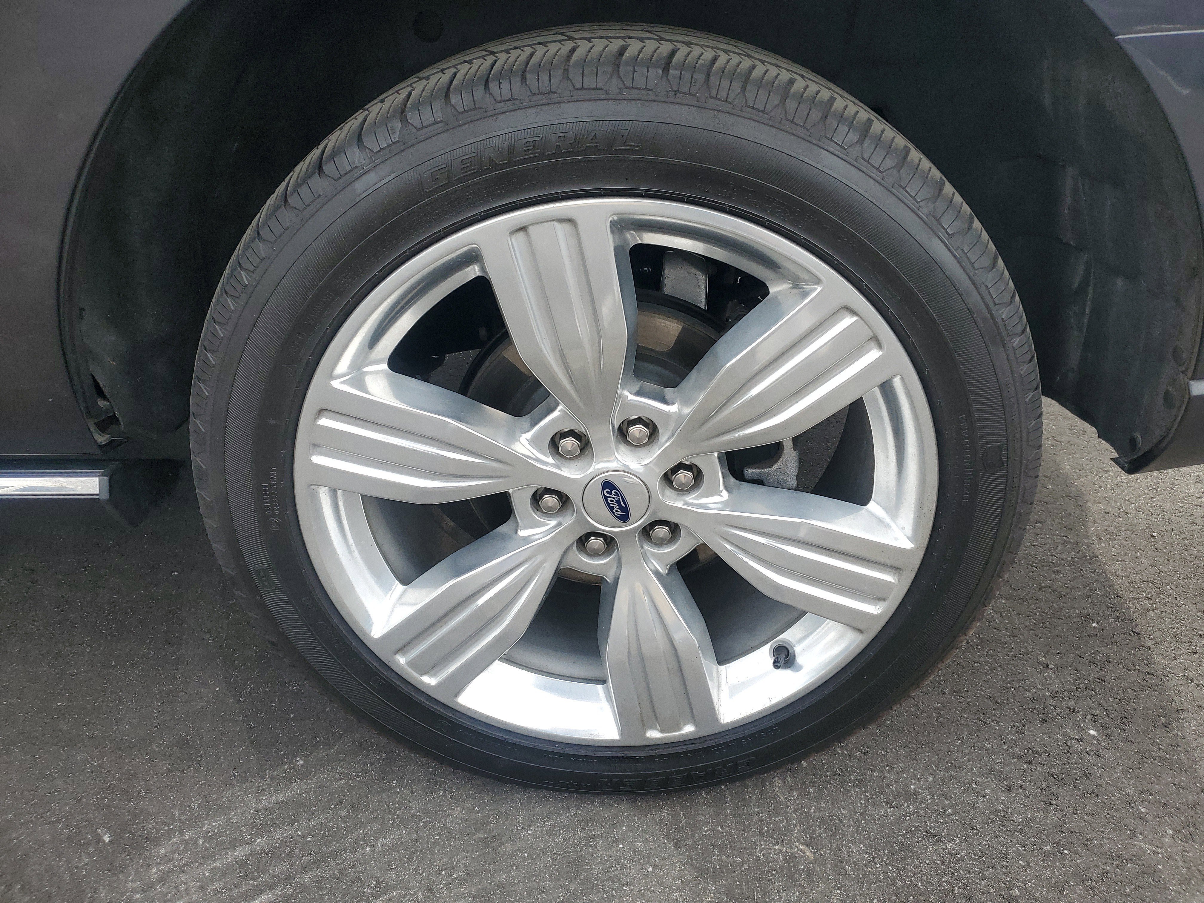 Used 2023 Ford Expedition Platinum image 5