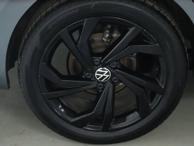 Used 2025 Volkswagen Jetta SE w/ Black Wheel Package image 12