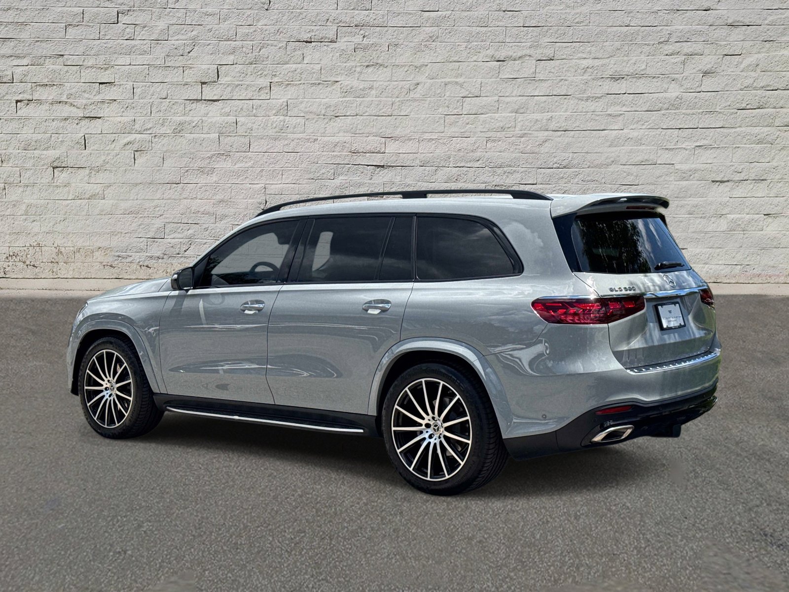 Used 2024 Mercedes-Benz GLS 580 4MATIC image 3