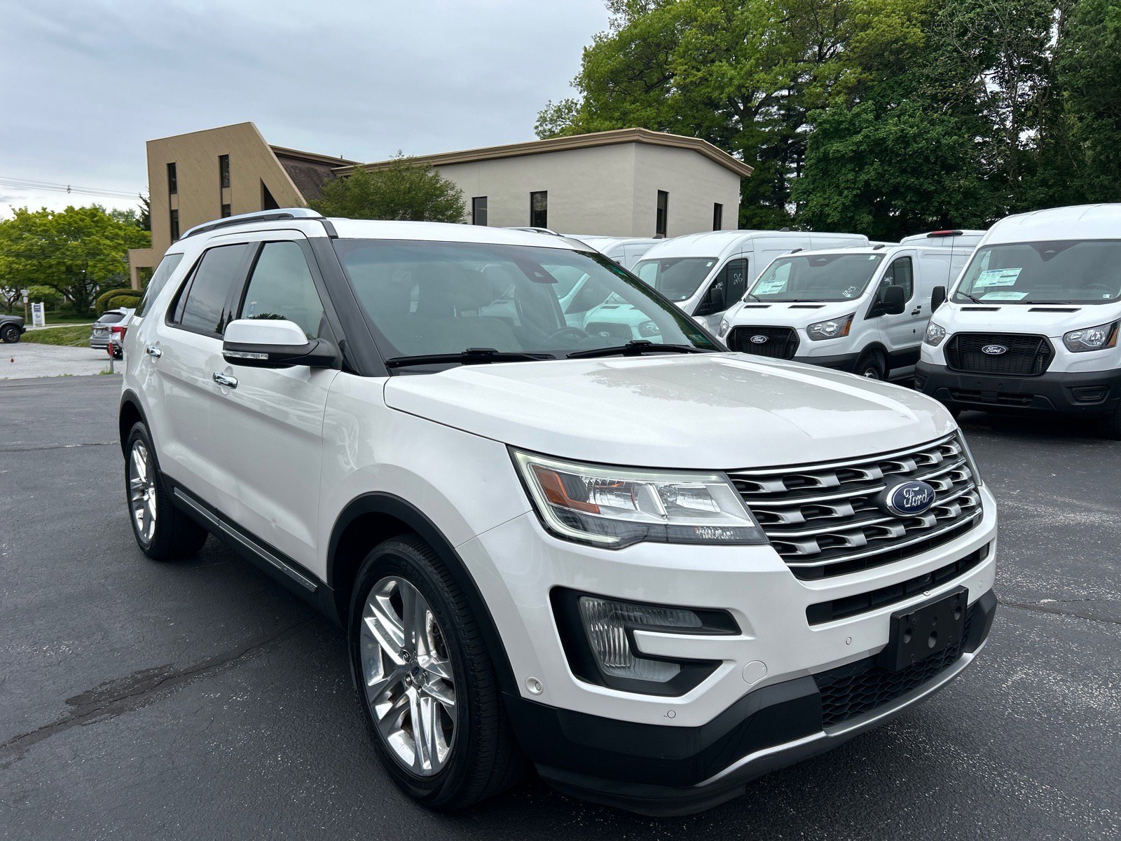 Used 2016 Ford Explorer Limited w/ Equipment Group 301A AWD/4WD image 3