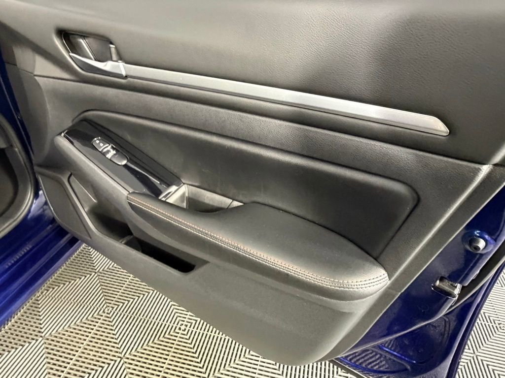 Used 2024 Nissan Altima 2.5 SR w/ SR Premium Package image 32