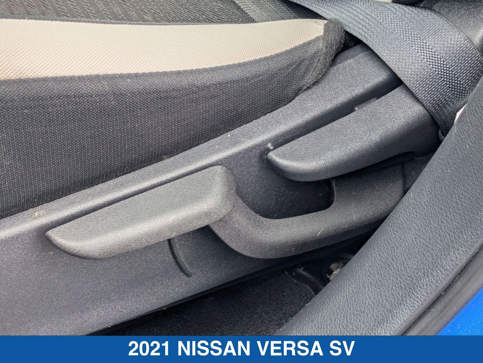 Used 2021 Nissan Versa SV FWD image 27