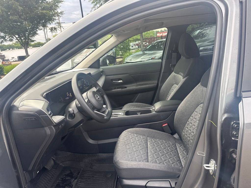 Used 2026 Nissan Kicks SV w/ SV Premium Package FWD image 9
