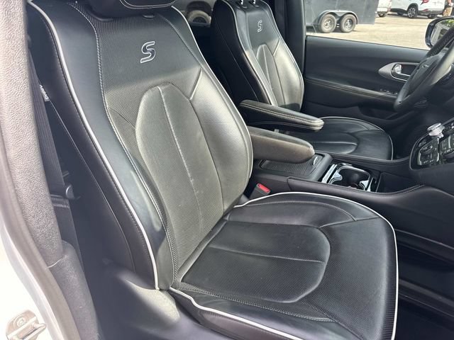 Used 2025 Chrysler Pacifica Limited FWD image 28