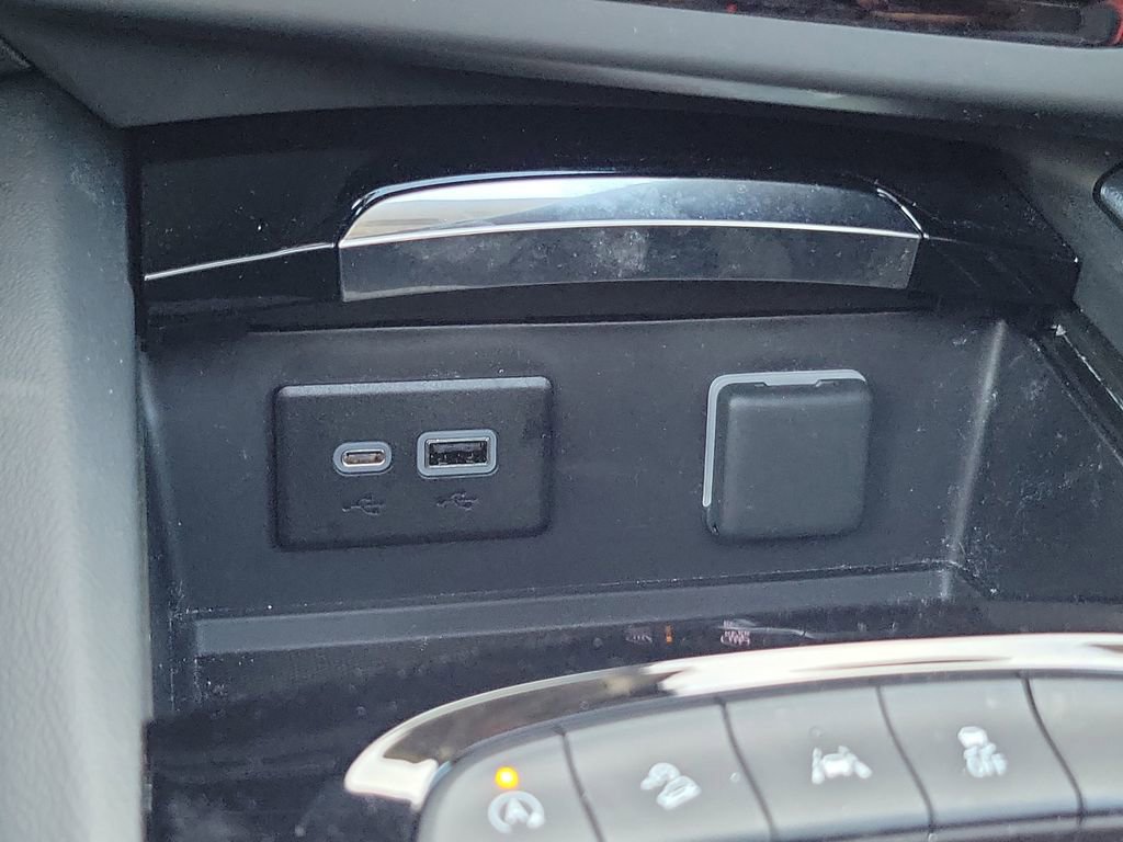 Used 2023 Buick Envision Essence w/ Sport Touring Package image 33