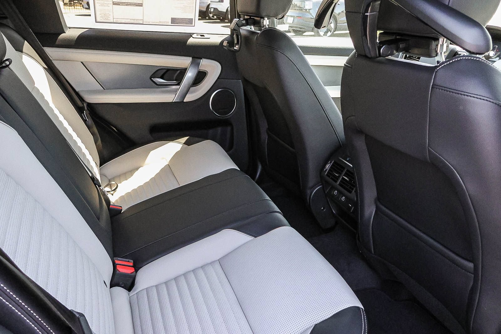 New 2026 Land Rover Discovery Sport Landmark AWD/4WD image 21