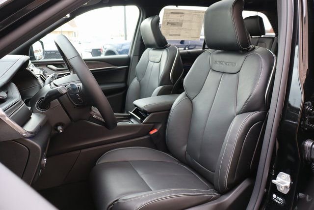 New 2025 Jeep Grand Cherokee Overland w/ Adv Protech Group III image 13
