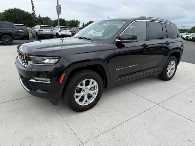 Used 2024 Jeep Grand Cherokee Limited AWD/4WD image 5