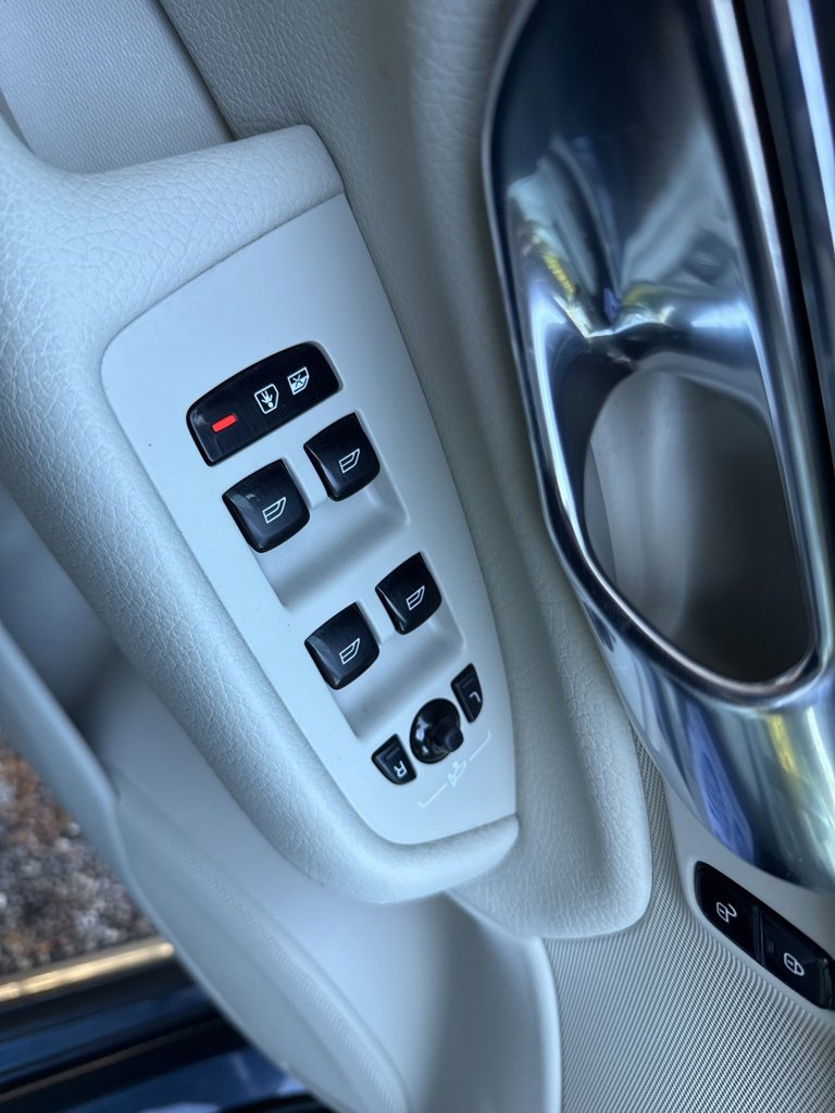 Used 2020 Volvo XC90 T5 Momentum w/ Protection Package image 13