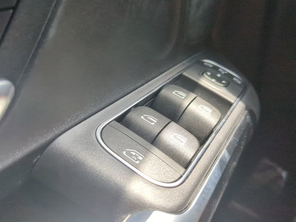 New 2024 Mercedes-Benz GLB 35 AMG 4MATIC image 11