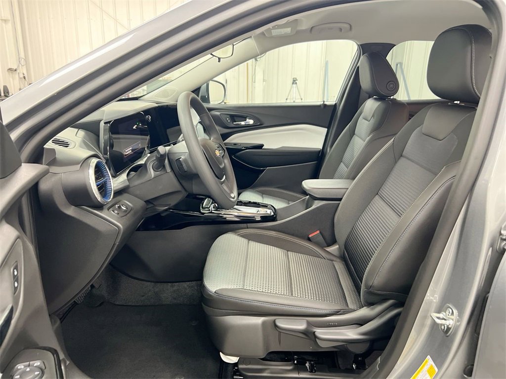 Certified 2025 Chevrolet Trax LT image 18
