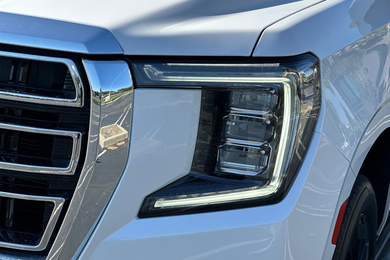 Used 2023 GMC Yukon SLT AWD/4WD image 51