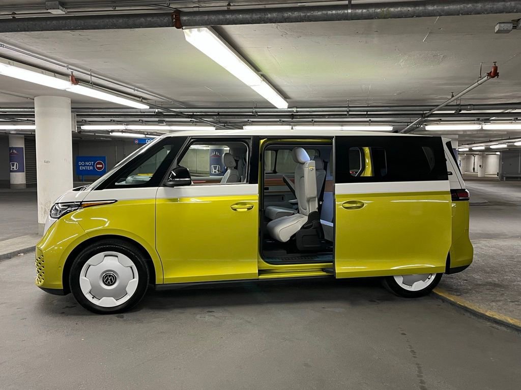Used 2025 Volkswagen ID. Buzz 1st Edition image 35