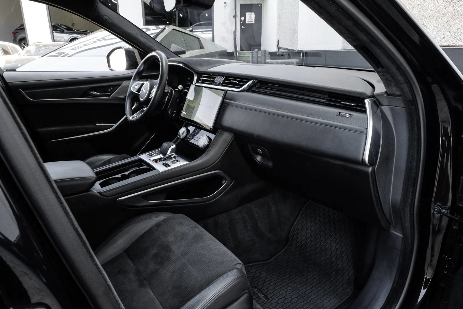 Used 2025 Jaguar F-PACE SVR AWD/4WD image 18