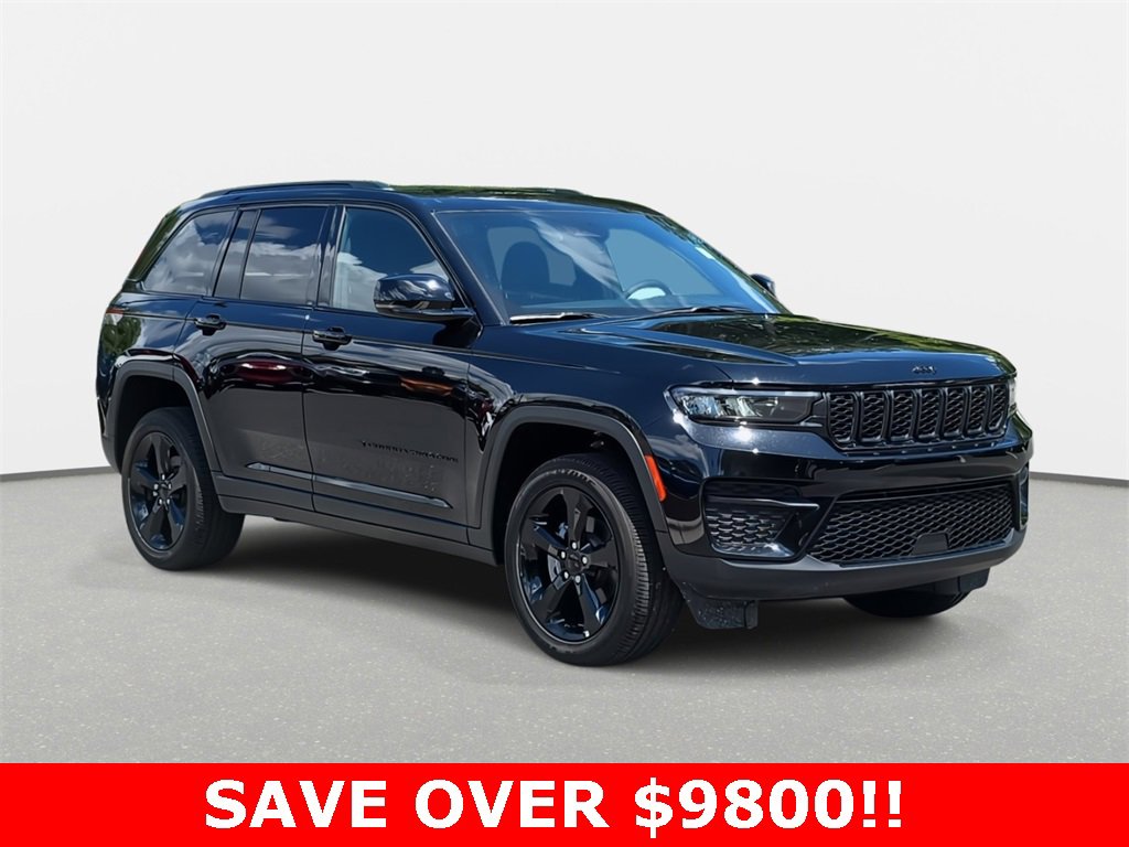Used 2023 Jeep Grand Cherokee Altitude image 3