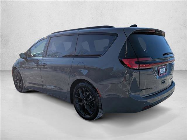 Used 2025 Chrysler Pacifica Limited image 8