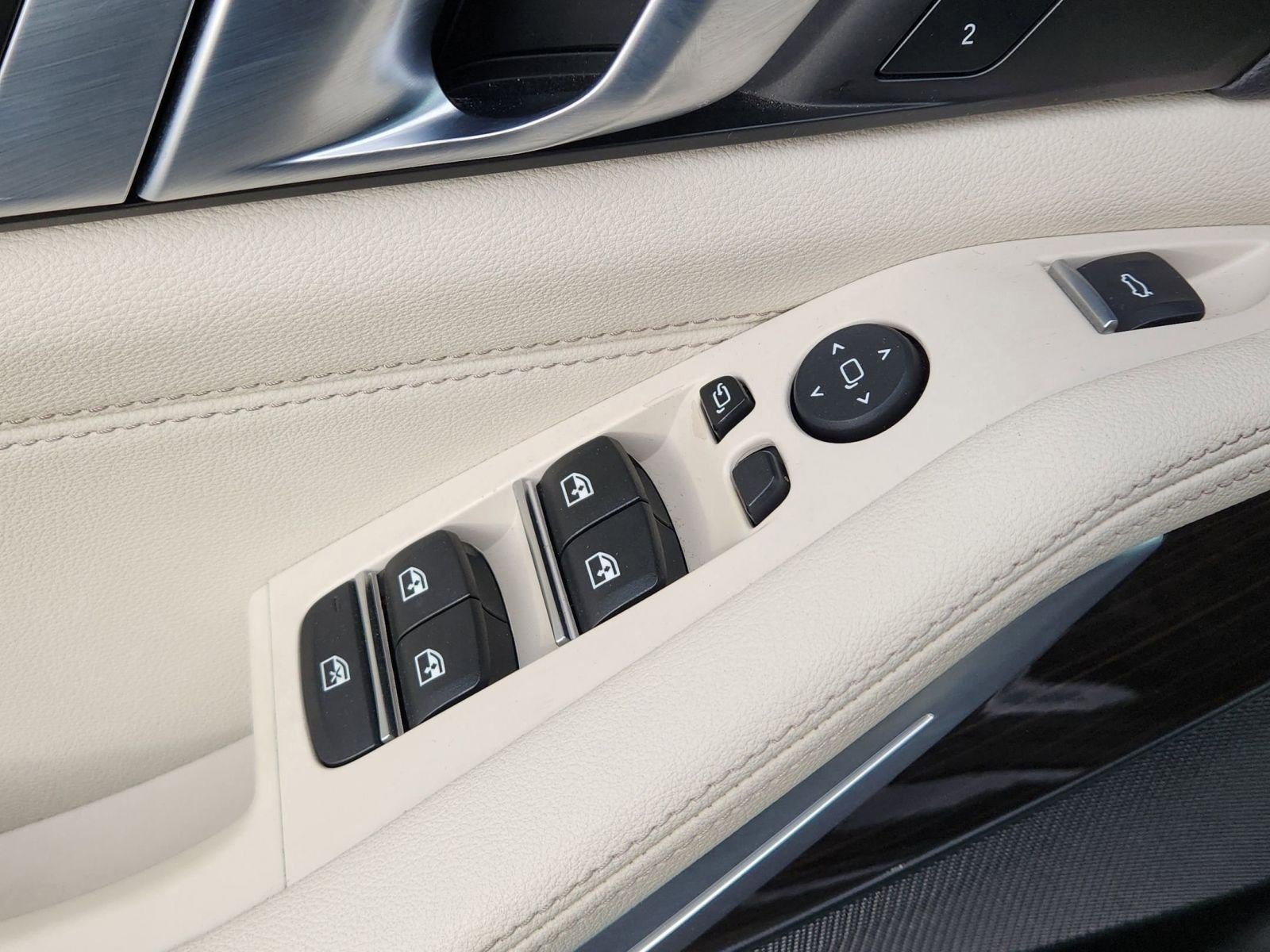 Used 2021 BMW X5 xDrive40i w/ M Sport Package image 21