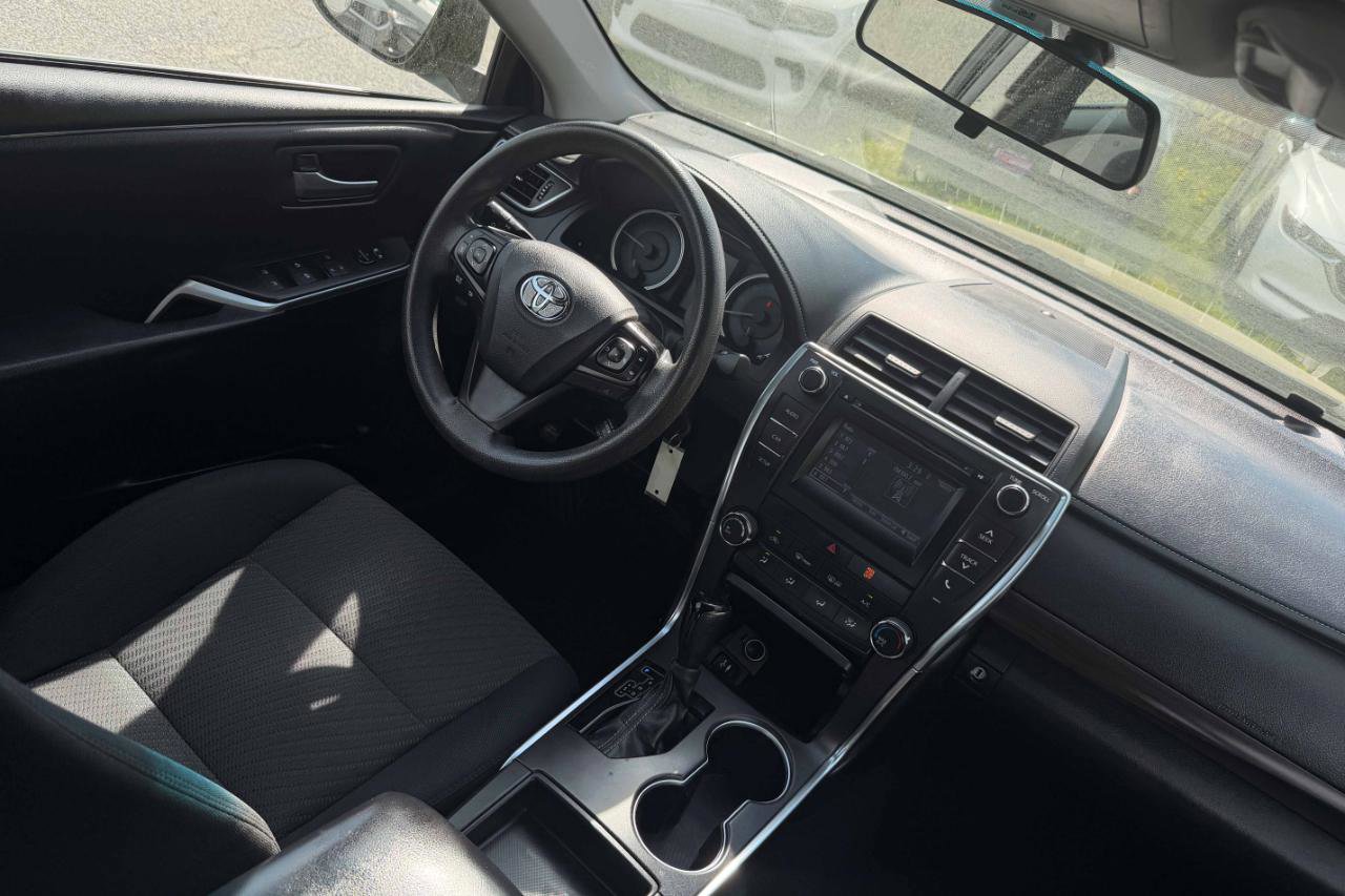 Used 2017 Toyota Camry LE FWD image 12