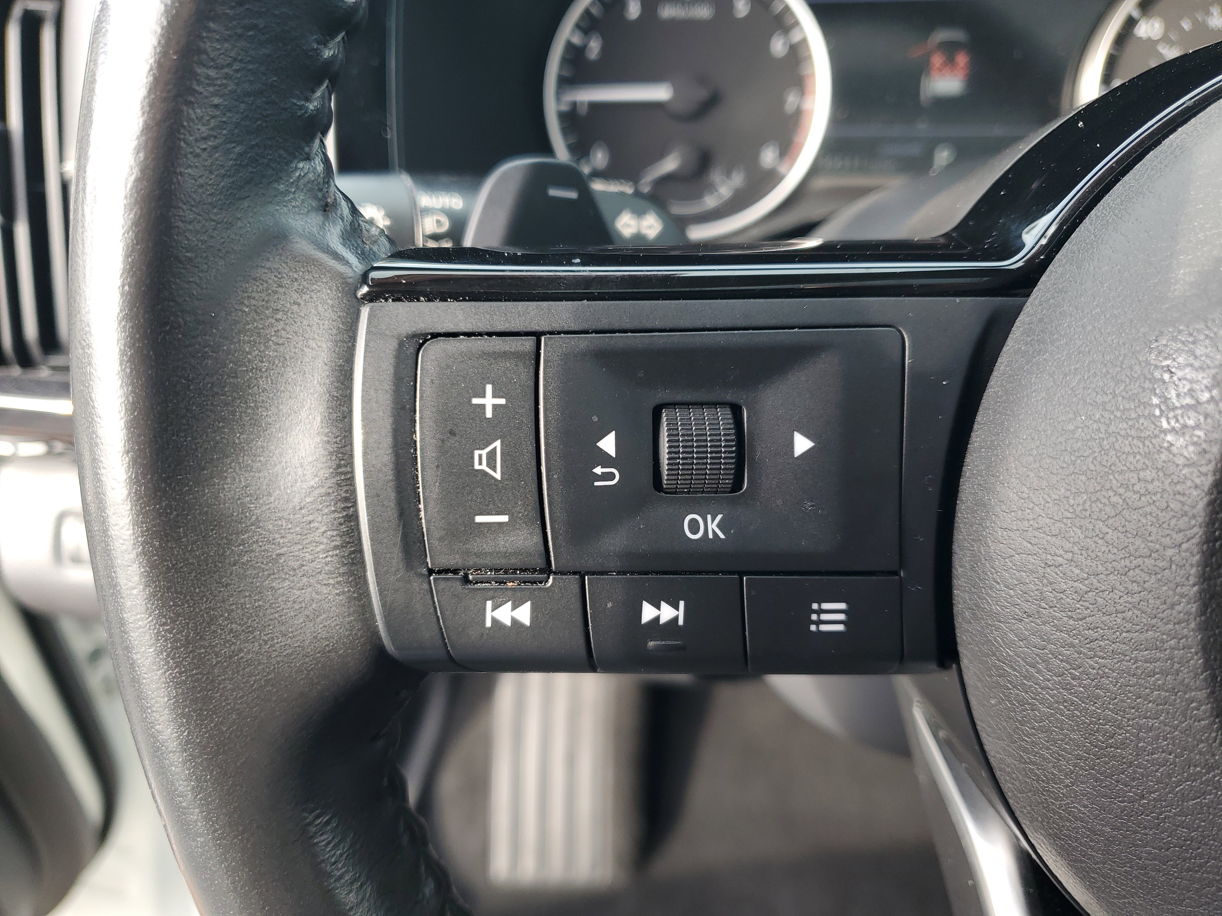 Certified 2022 Nissan Pathfinder SV w/ SV Premium Package image 19