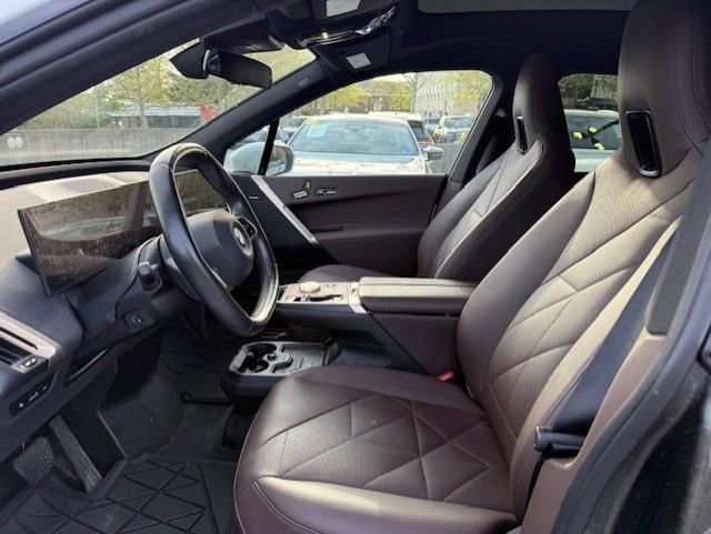 Certified 2024 BMW iX xDrive50 w/ Premium Package AWD/4WD image 3