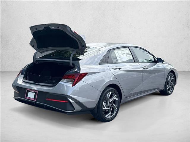 Certified 2025 Hyundai Elantra SEL image 2