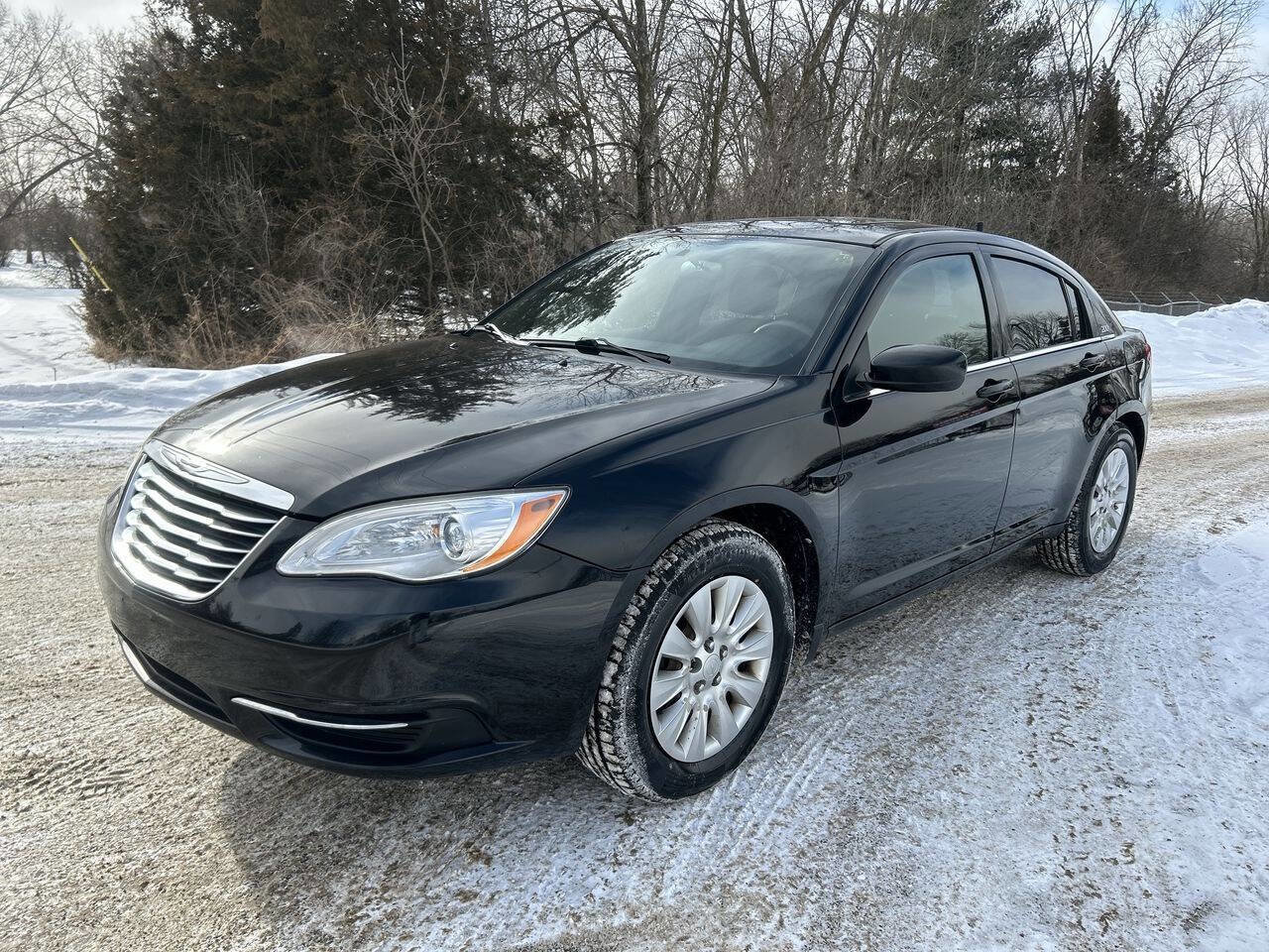 Used 2011 Chrysler 200 LX image 2