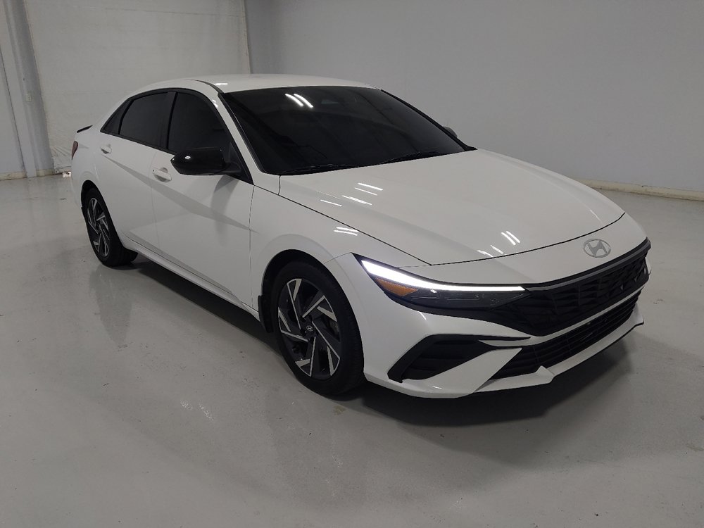 Used 2025 Hyundai Elantra Sport FWD image 13