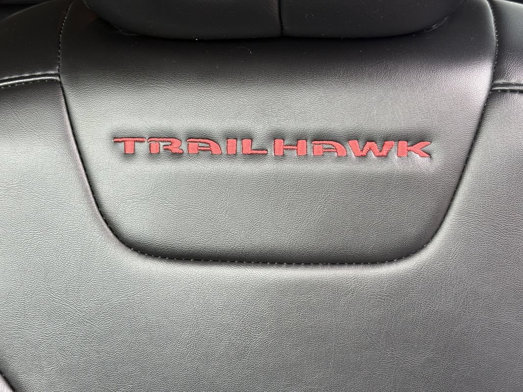 Used 2019 Jeep Cherokee Trailhawk AWD/4WD image 26