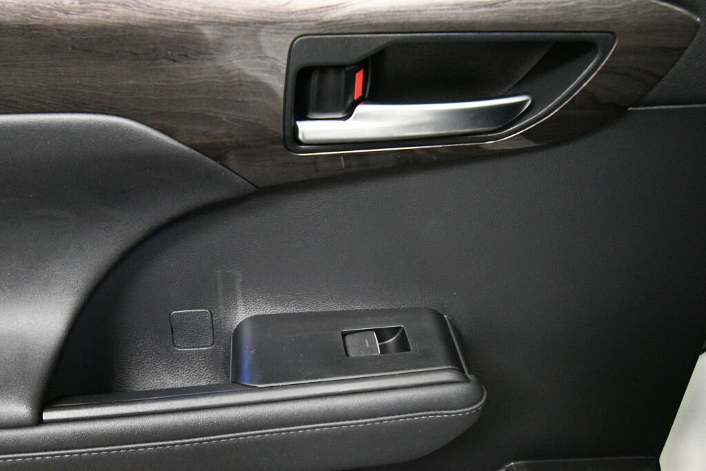 Used 2021 Toyota Highlander Platinum AWD/4WD image 23