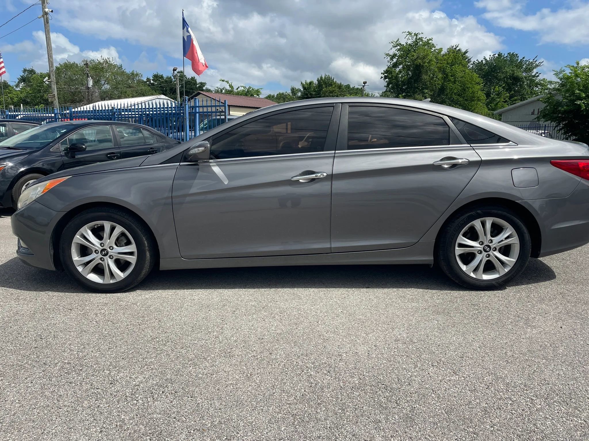 Used 2011 Hyundai Sonata Limited FWD image 2
