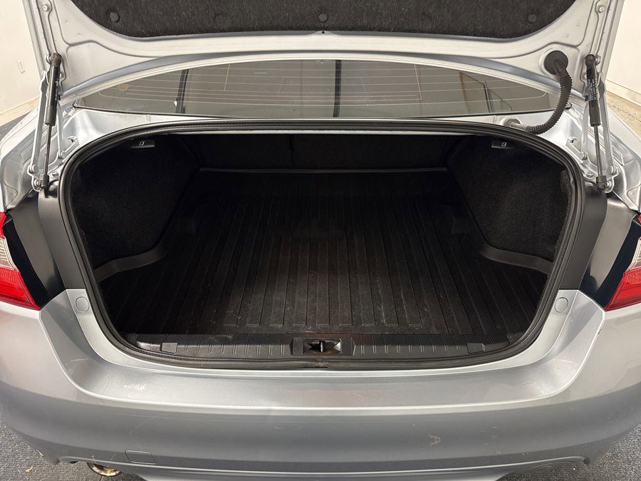 Used 2017 Subaru Legacy 2.5i Limited w/ Popular Package #4 image 9