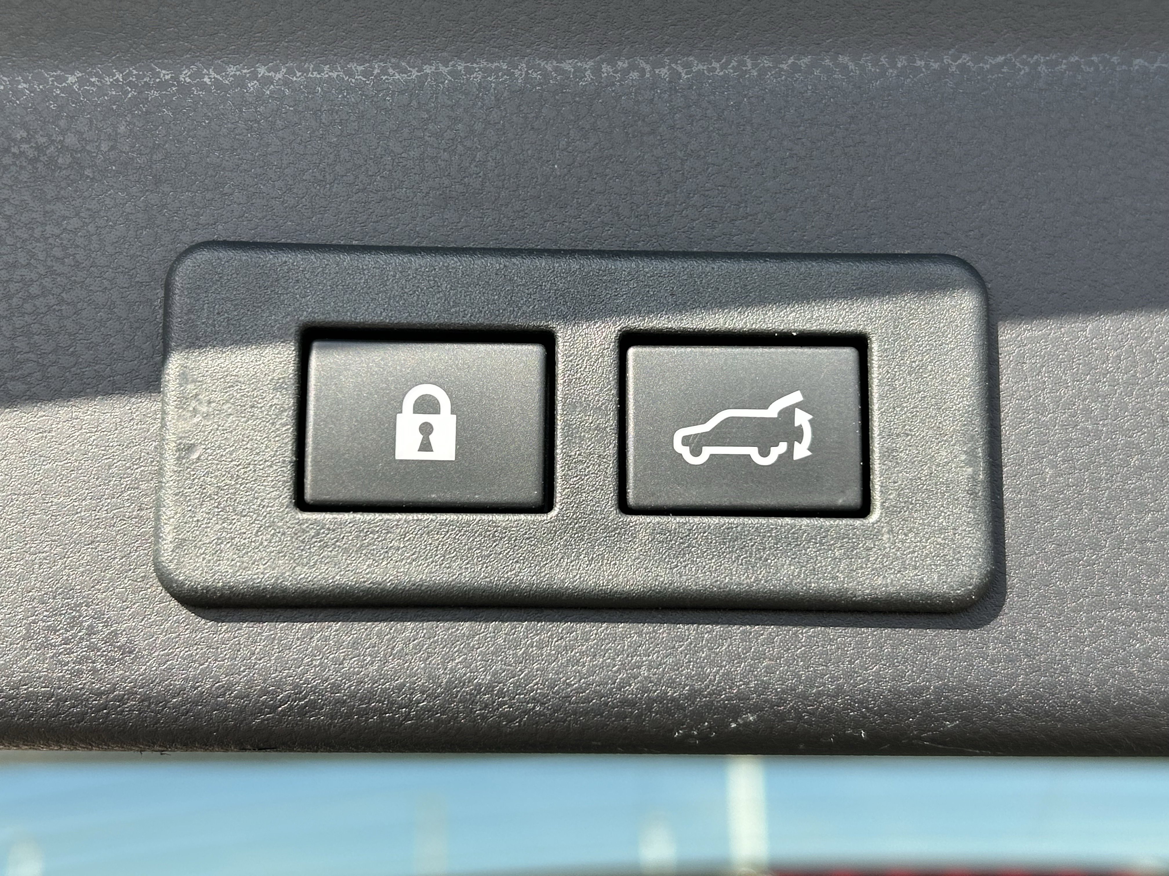 Used 2022 Subaru Ascent Limited w/ Technology Package image 23