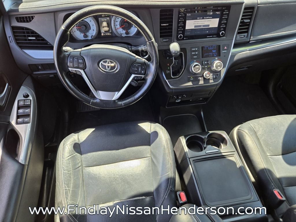 Used 2018 Toyota Sienna SE Premium w/ Carpet Mat Package FWD image 14